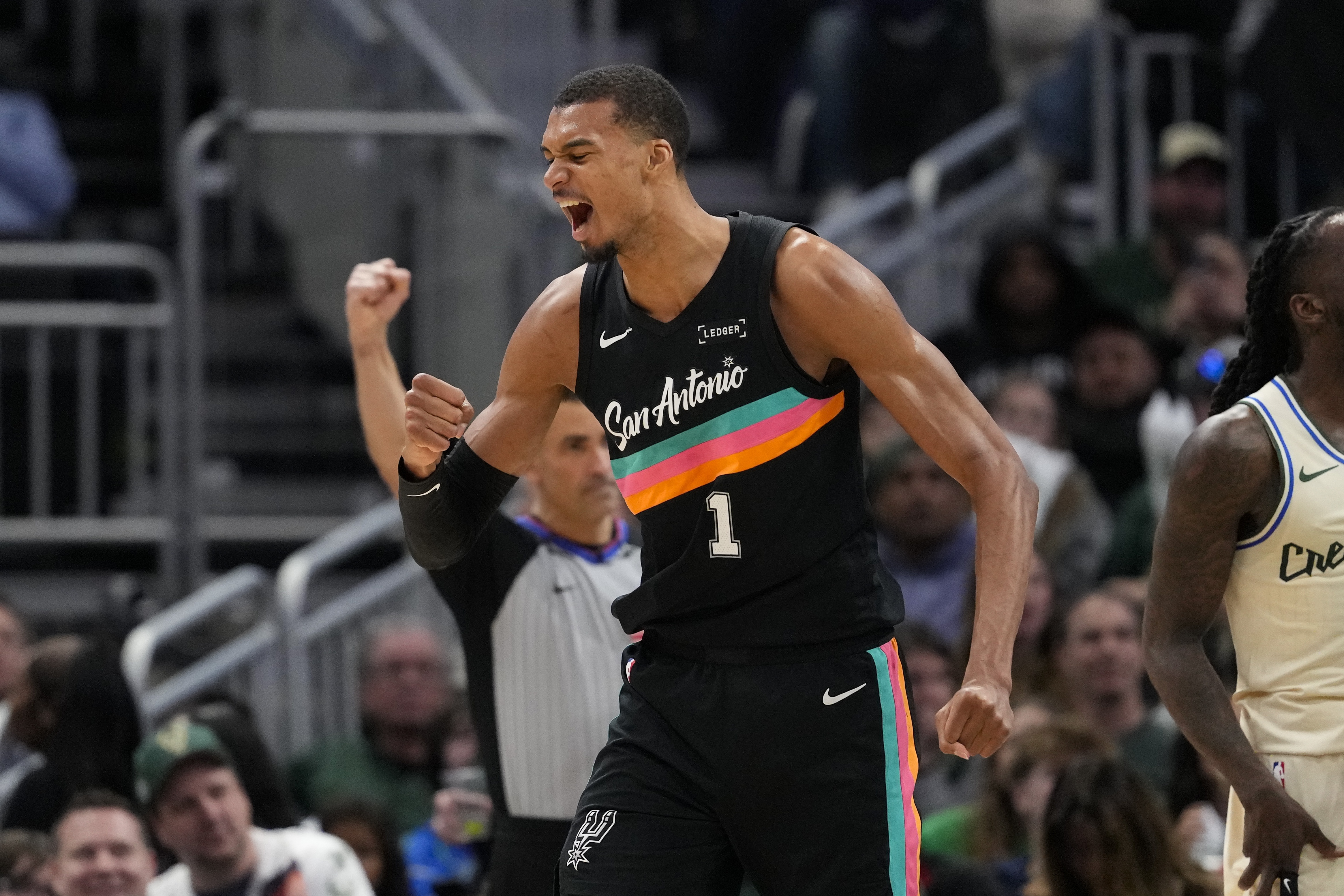 开云-皮尔斯：文班去年去了少林寺&amp;见了KG大梦克六 集齐了所有无限宝石